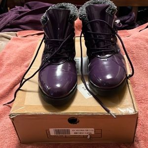 Woman Tina Boot Purple Patent size 11 wide string up